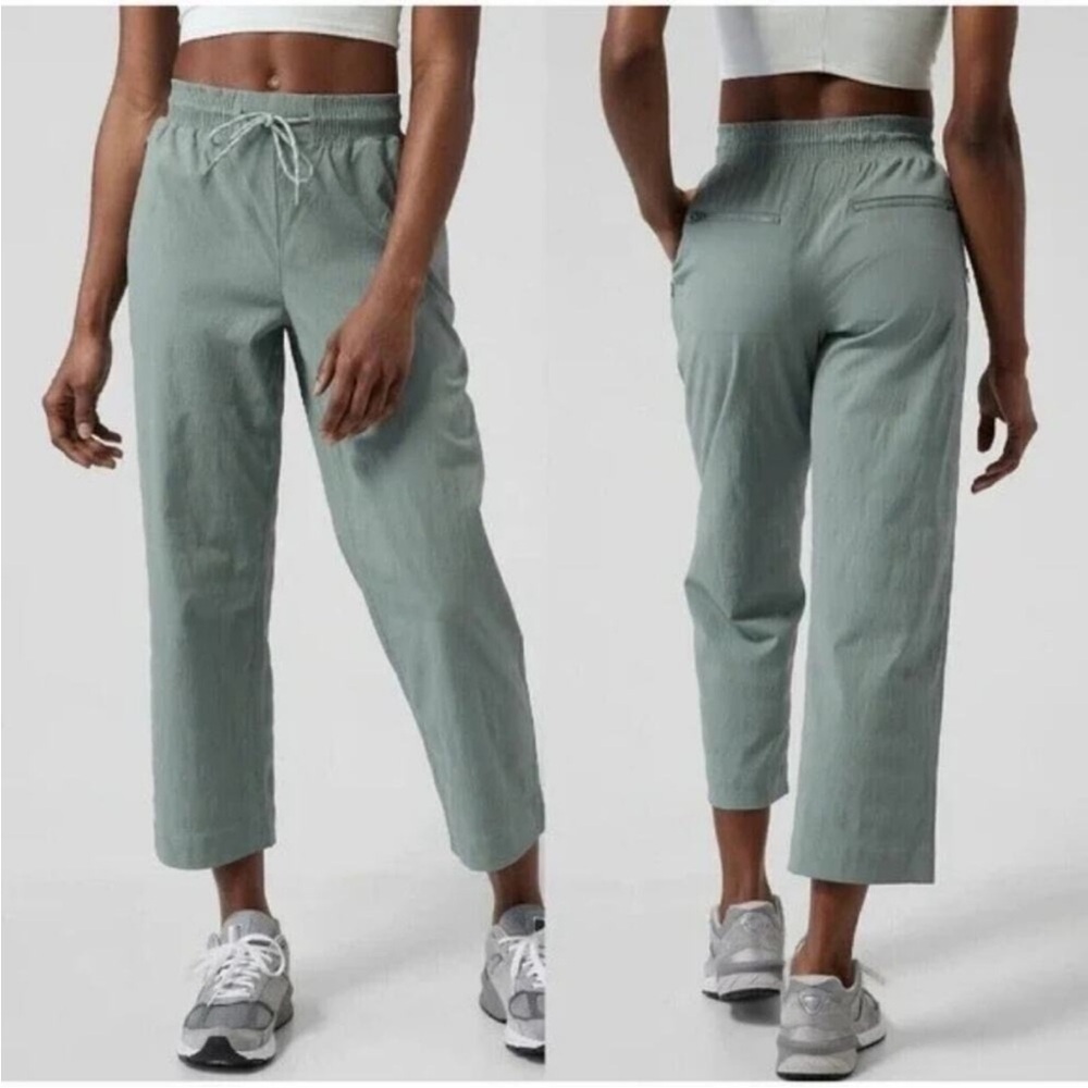 Athleta Trekkie Straight Crop Pant Minimalistic Green Size 8